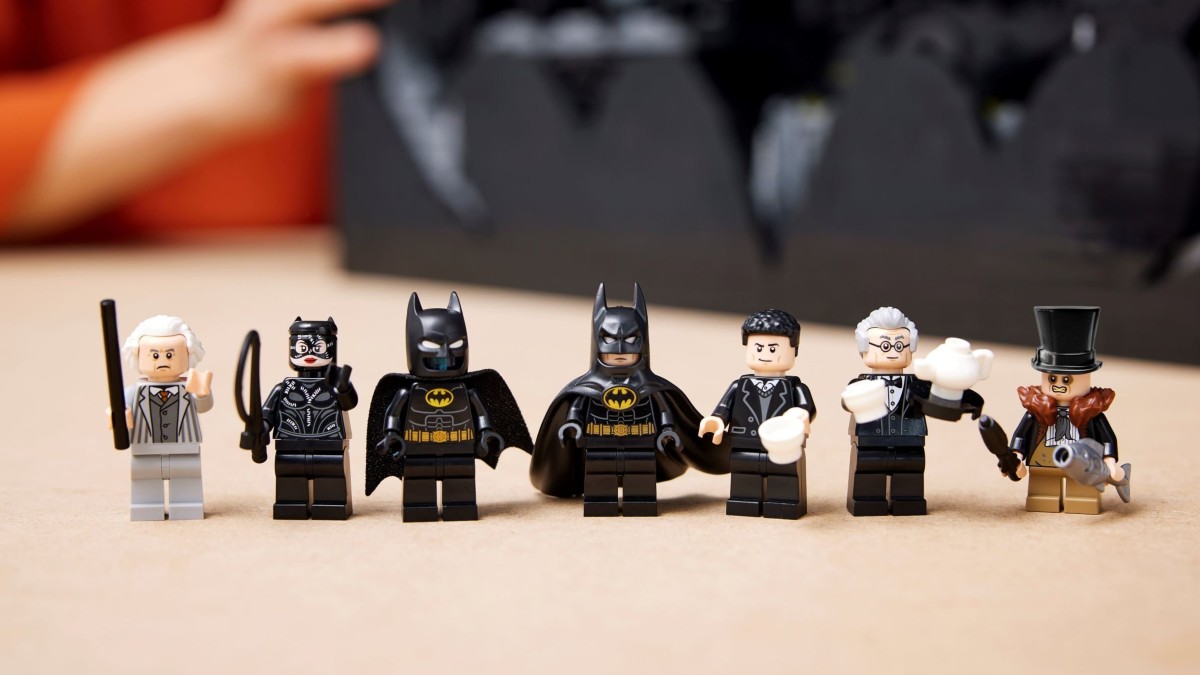 Batman 1992 minifigure included in next LEGO DC magazine 