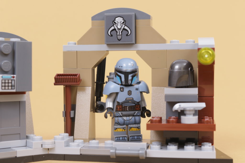 LEGO Star Wars 75319 The Armorers Mandalorian Forge review 47