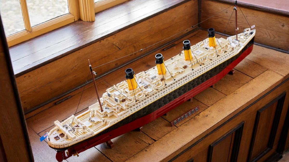 LEGO ICONS 10294 Titanic available to order again in the US