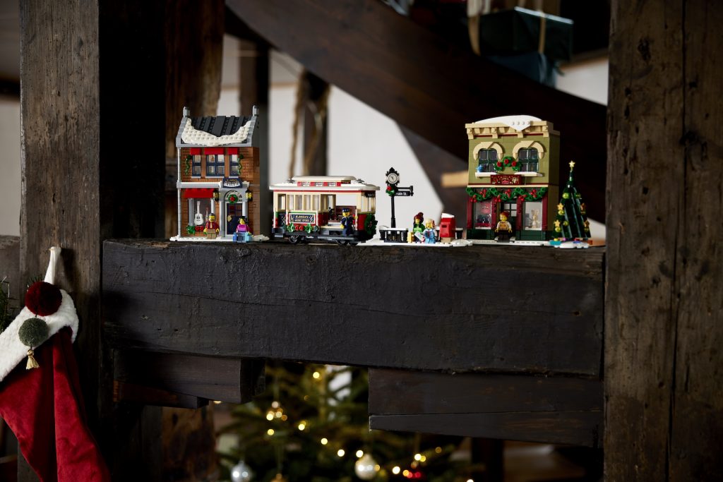 LEGO Winter Village 10308 Holiday Main Street 26 1024x683