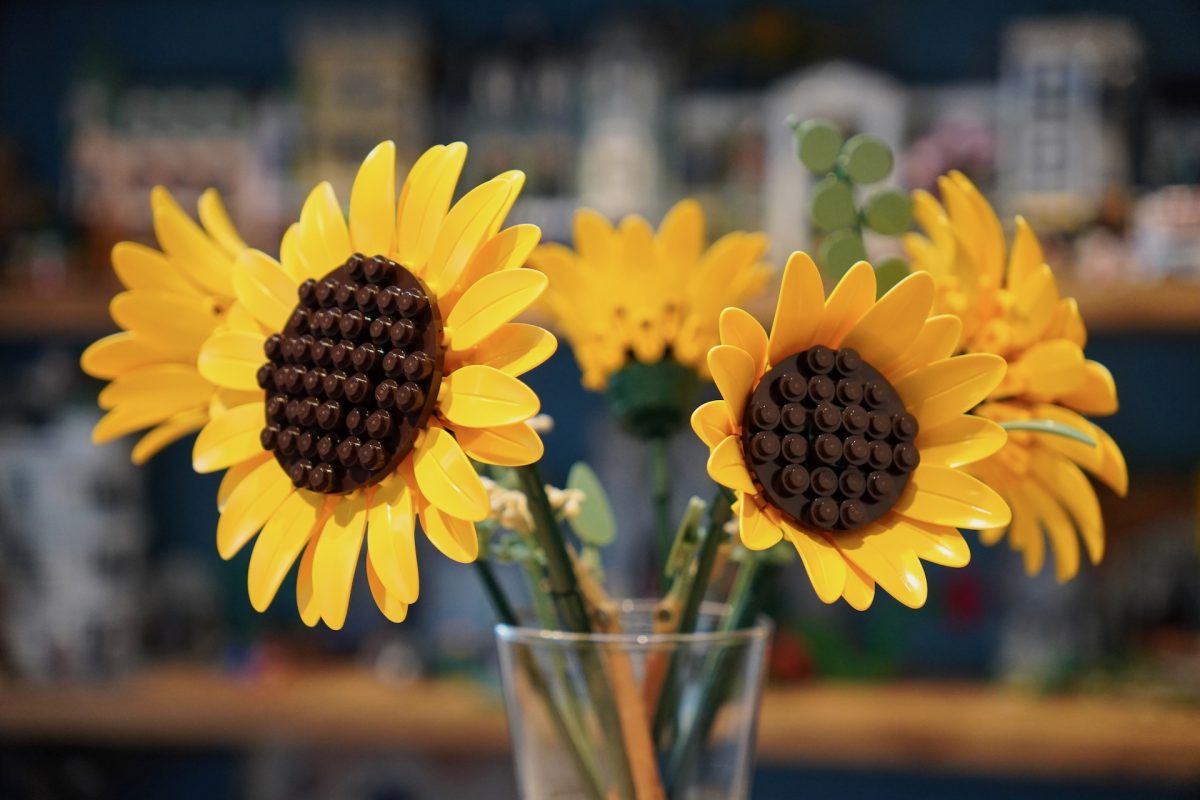 LEGO Botanicals 11502 Sunflower Bouquet review 3 1200x800
