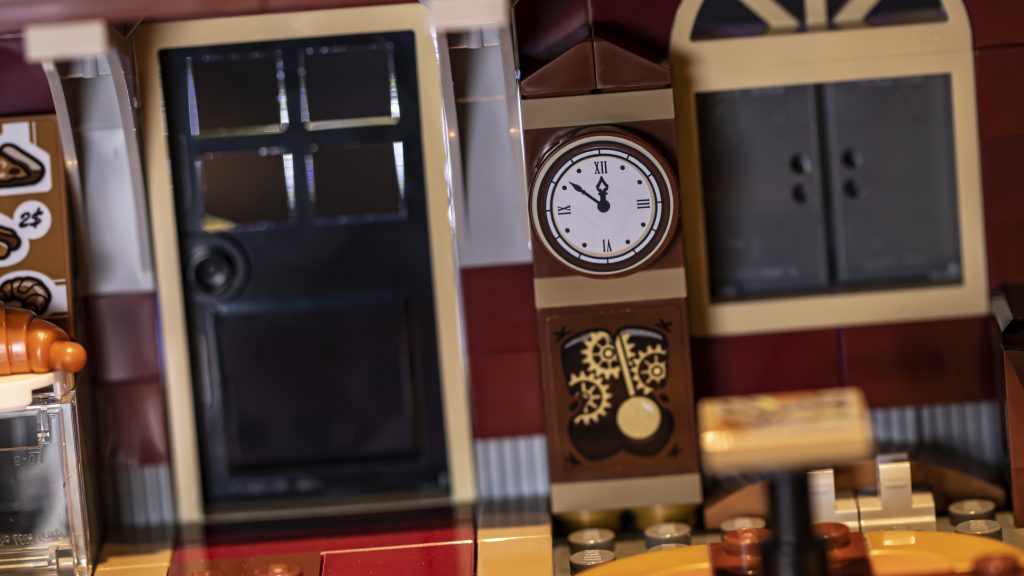 grandfather clock 1024x576