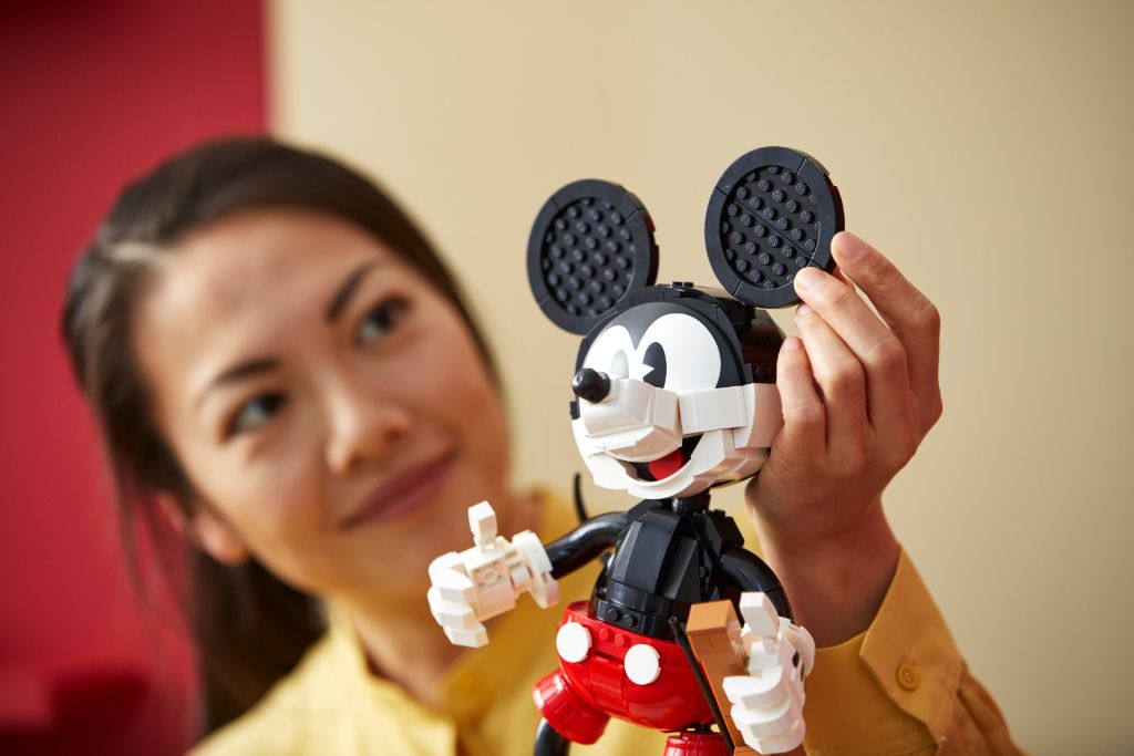 LEGO Disney 43179 Mickey Mouse and Minnie Mouse Buildable Characters 33