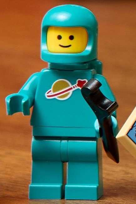 LEGO ideas 21358 Bright Bluish Green astronaut classic space