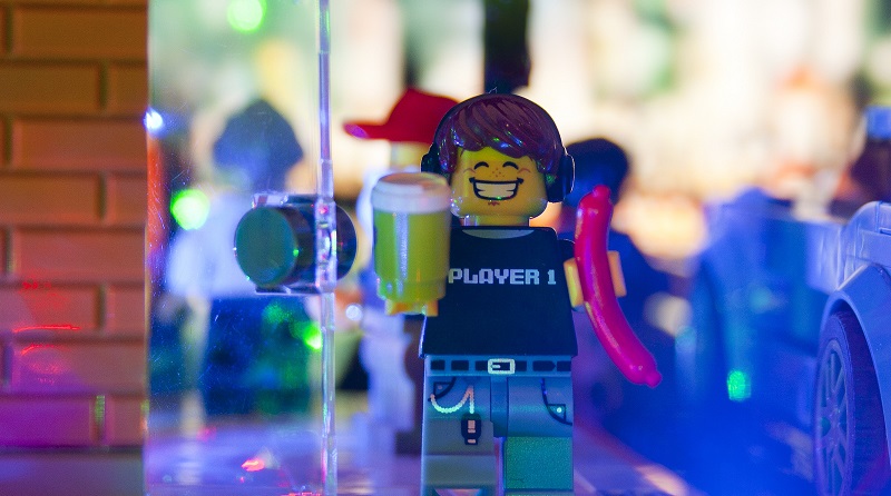 Brick Pic of the Day: Happy with a snack