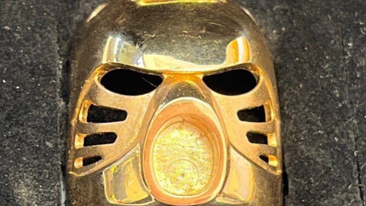 Super-rare gold LEGO BIONICLE mask back up for auction