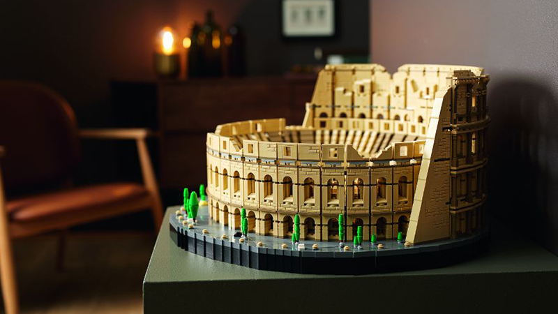 Can you fit an aquarium inside LEGO 10276 Colosseum?