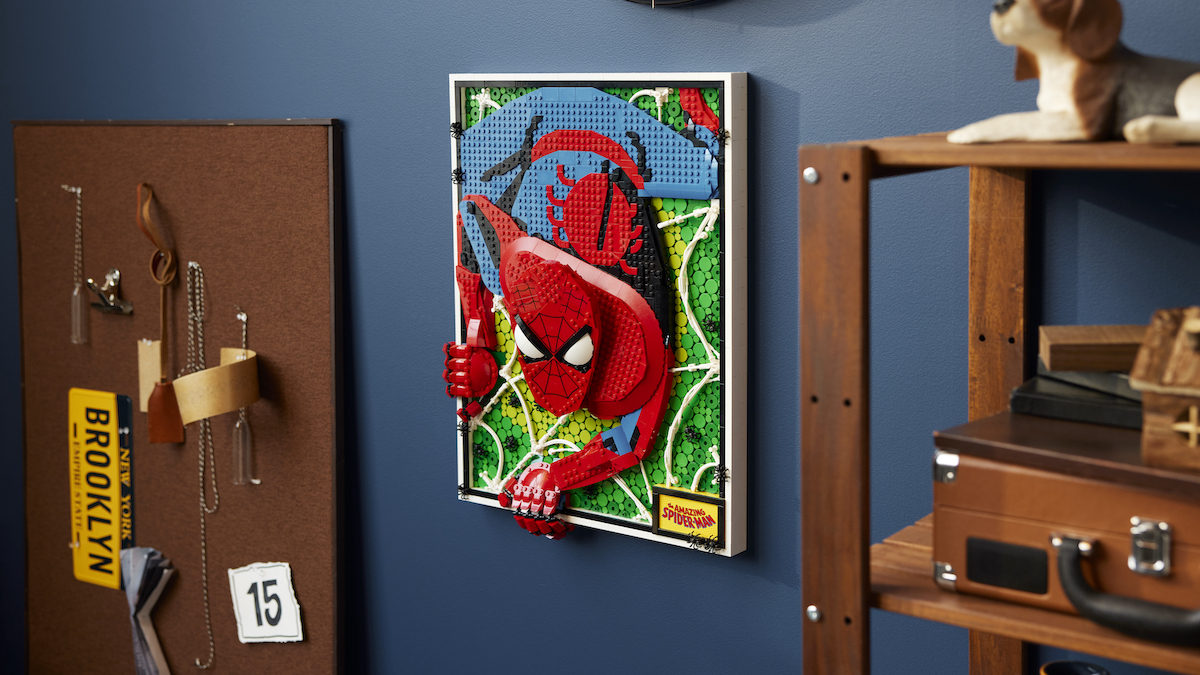LEGO Art 31209 The Amazing Spider-Man is a true creepy-crawly