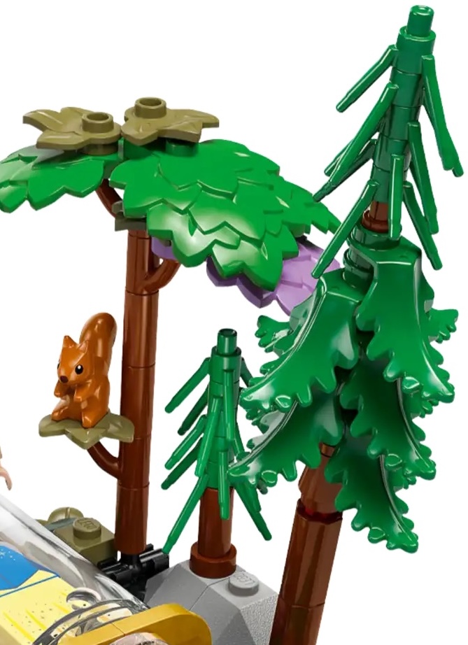 LEGO Disney 43242 Snow White Cottage Squirrel