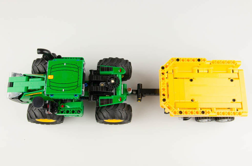 LEGO Technic 42136 John Deere 9620R 4WD Tractor 21
