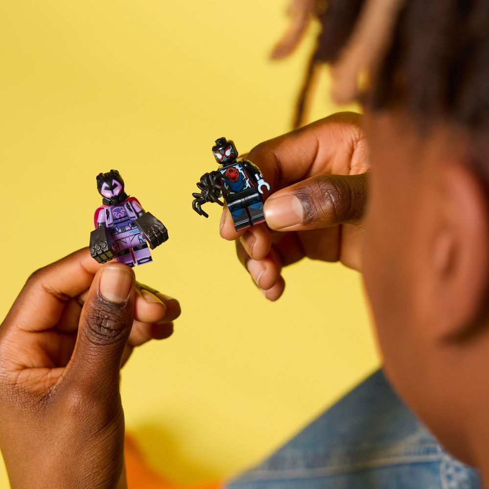 LEGO Minifigures 71050 Across the Spider Verse 7