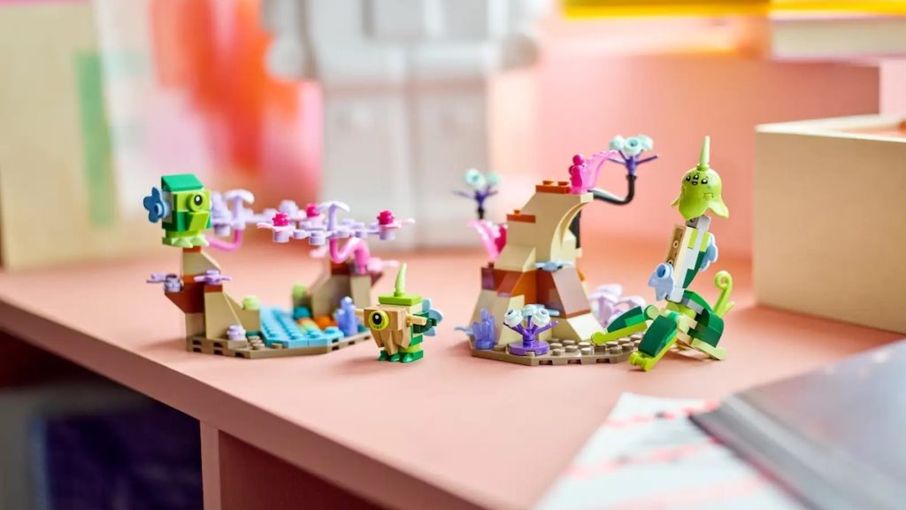 LEGO 40716 Alien Planet Habitat Lifestyle featured 1024x576