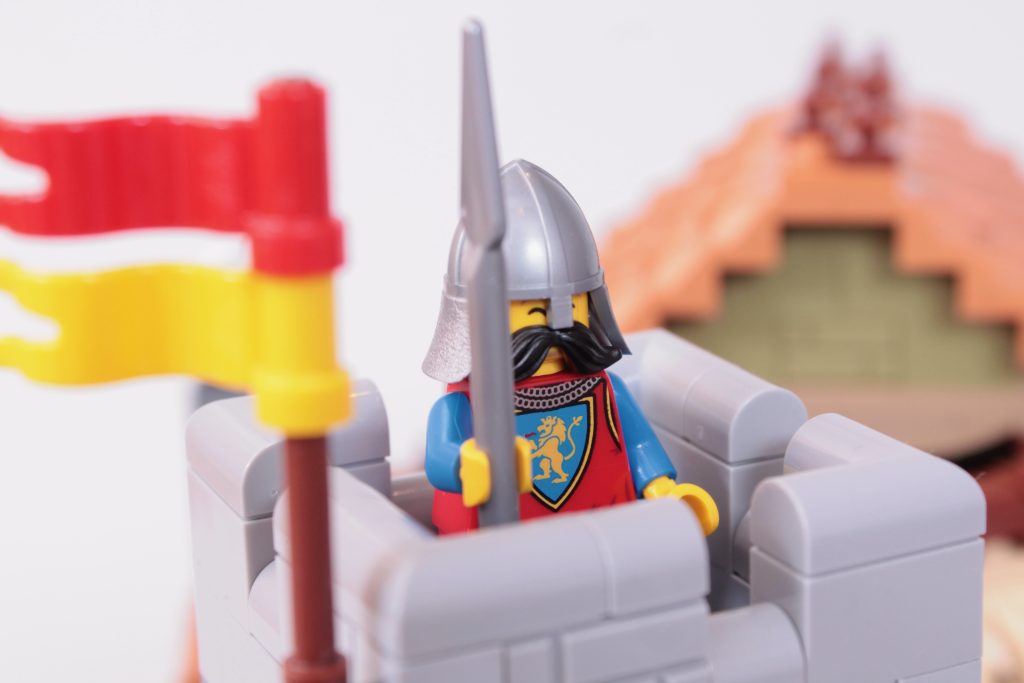 LEGO Icons 10332 Medieval Town Square review 20 1024x683