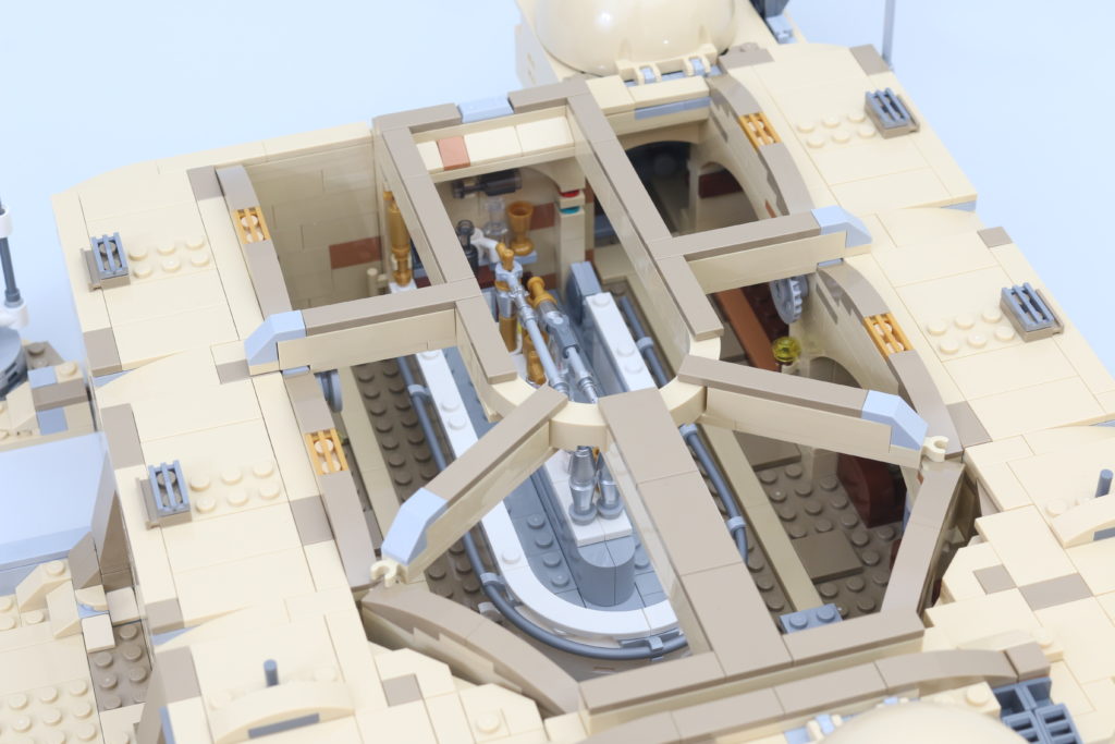 LEGO Star Wars 75290 Mos Eisley Cantina review 41