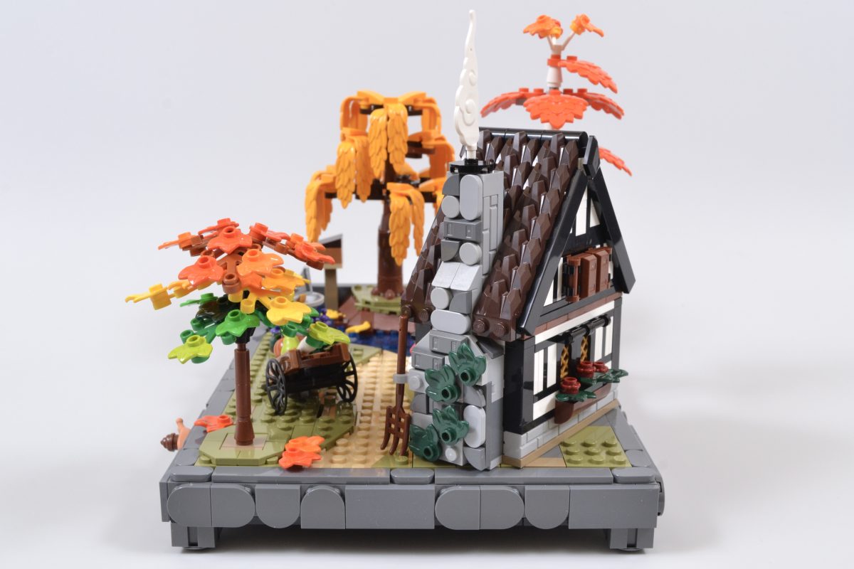 LEGO Icons 11372 Autumn Cottage Garden 1 1200x800